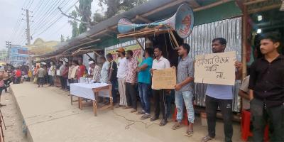 নড়াইলে হকার্স মার্কেট উচ্ছেদের বিরুদ্ধে ব্যবসায়িদের প্রতিবাদ, জীবিকা রক্ষার দাবি