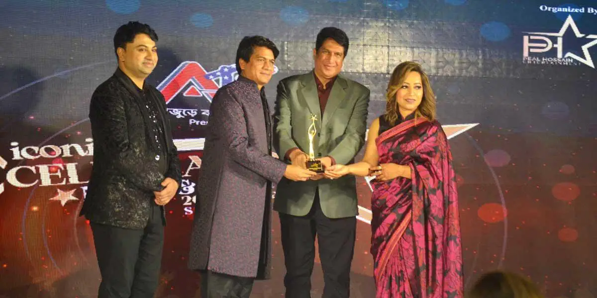আইকনিক অ্যাওয়ার্ড পেলেন আখতার হামিদ খান