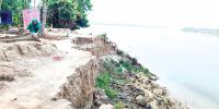 নড়াইলে অসময়ে নদীভাঙনে দিশেহারা শতাধিক পরিবার
