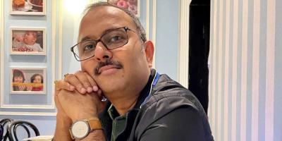 আনন্দ পুরস্কার পেলেন লেখক স্মরণজিত চক্রবর্তী