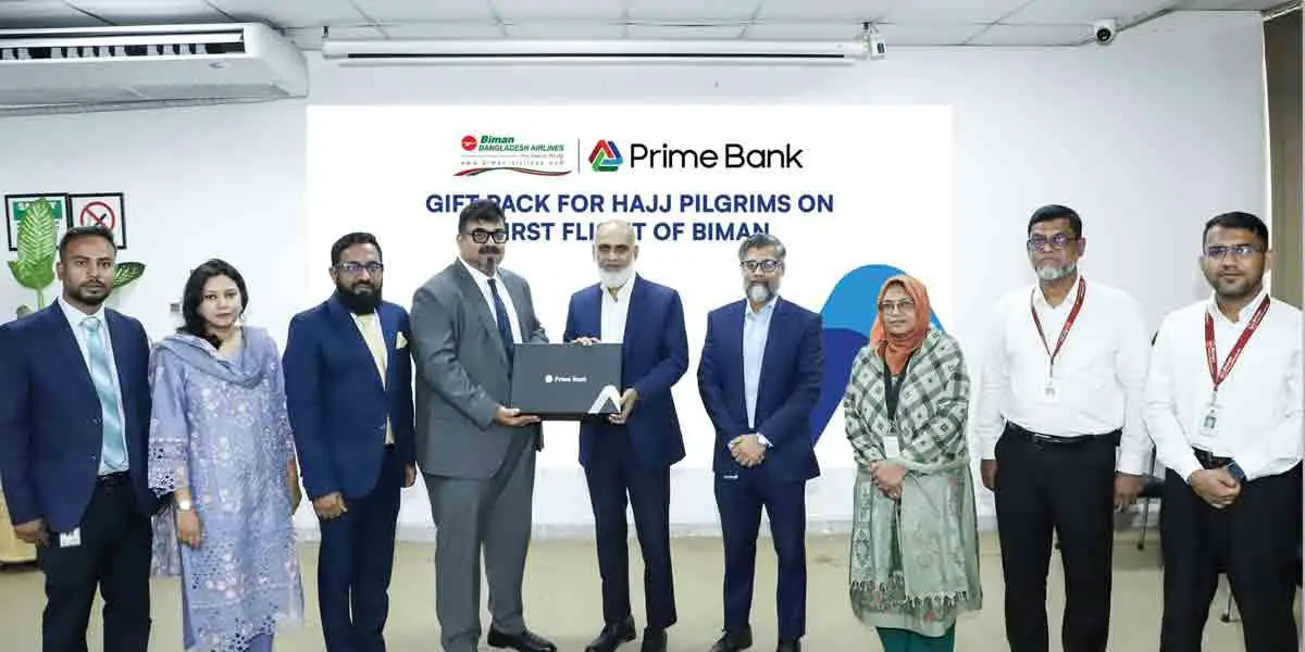 বিমান বাংলাদেশের প্রথম হজ ফ্লাইটের যাত্রীদের উপহার দিলো প্রাইম ব্যাংক