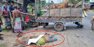 সাতক্ষীরায় গরুবোঝাই আলমসাধু উল্টে ব্যবসায়ী নিহত