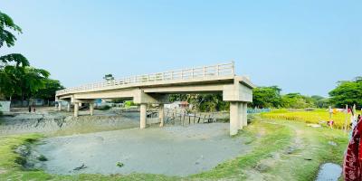 ফেনীতে সেতু আছে, সড়ক নেই