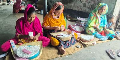 মজুরিতে বিস্তর ফারাক বিড়ি শ্রমিকদের
