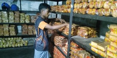 ন্যায্য বেতন মেলে না বেকারি শ্রমিকদের