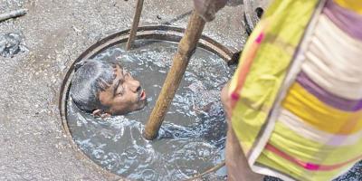 মৃত্যুঝুঁকির বেতনে চলে ৭ পেট!