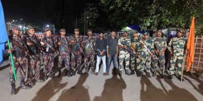 আটক ২ বাংলাদেশিকে ফেরত দিল বিএসএফ