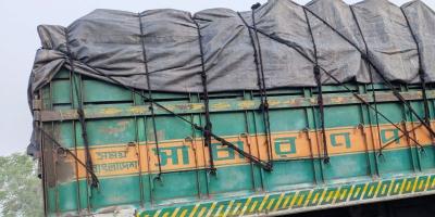 সাতক্ষীরায় বৈষম্যবিরোধী ছাত্র আন্দোলনের নেতাদের আমের ট্রাকে চাঁদাবাজি!