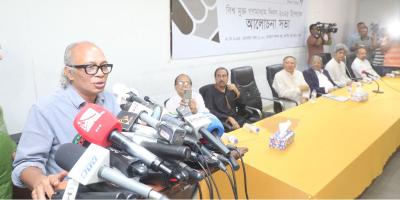 গণমাধ্যম নানা প্রতিকূলতার মধ্যে কাজ করে: নূরুল কবীর
