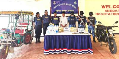 টেকনাফে ১ লাখ ২০ হাজার পিস ইয়াবা ও ৫০ লিটার মদসহ আটক ২