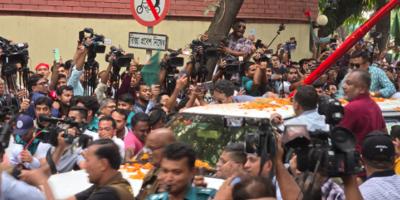 ফিরোজায় খালেদা জিয়া, নেতা-কর্মীদের অভ্যর্থনা