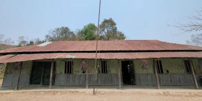 দুর্গম পাহাড়ে আতঙ্কের পাঠশালা