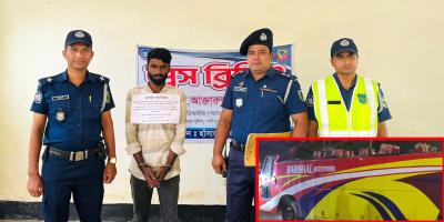 সেই ছাদ উড়ে যাওয়া বাসের চালক গ্রেপ্তার