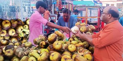 দাউদকান্দিতে বেড়েছে তালের শাঁসের কদর