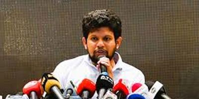 ছাত্র প্রতিনিধিরা সরকারে কোনঠাসা: মাহফুজ