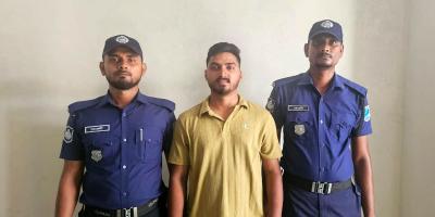 মুন্সীগঞ্জে লঞ্চে ২ তরুণীকে মারধরের ঘটনায় মামলা
