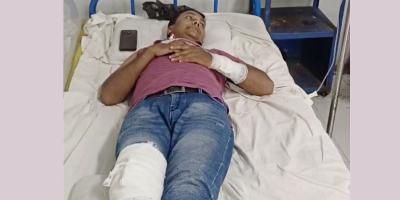 জয়পুরহাটে পুলিশের এসআইকে ছুরিকাঘাত, গ্রেপ্তার ২