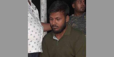 ইবিতে শিক্ষার্থীদের তোপের মুখে ছাত্রলীগ নেতা, পুলিশে সোপর্দ
