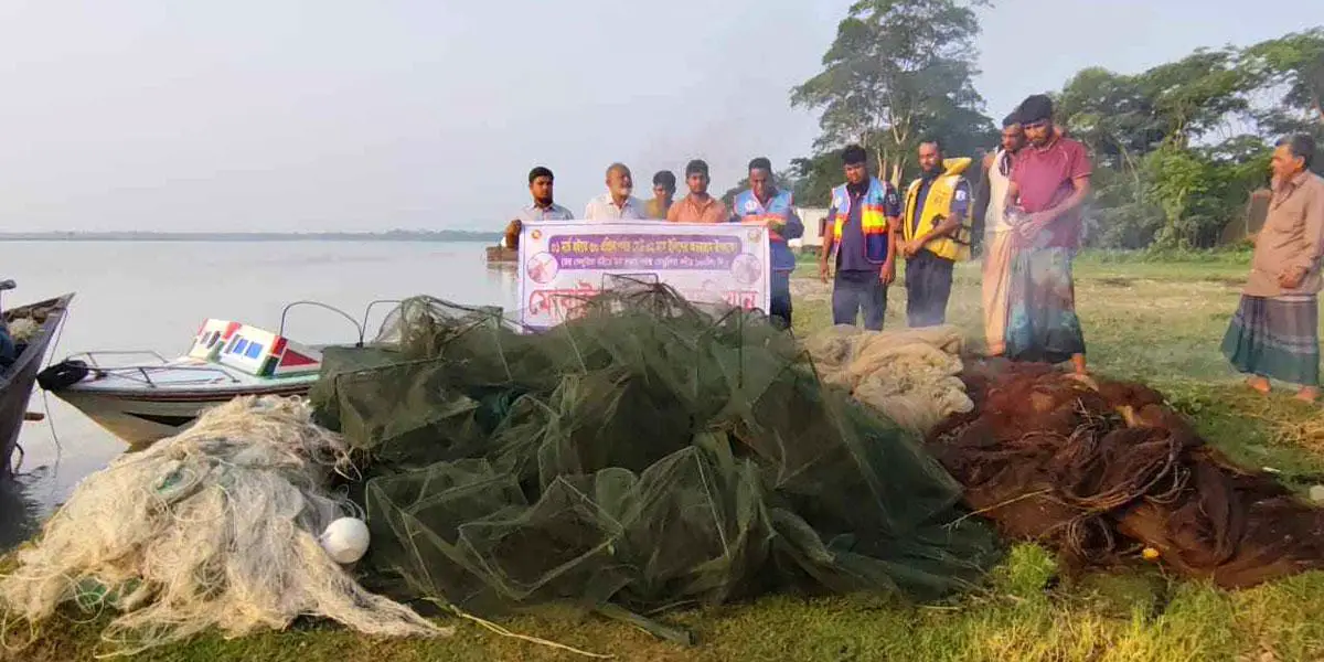 বাউফলে বিপুল পরিমাণ নিষিদ্ধ জাল ধ্বংস