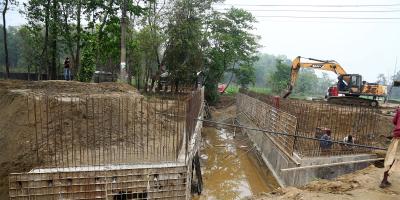 সিরাজগঞ্জে ১৬ মাসেও হয়নি ২০ মিটার সেতু