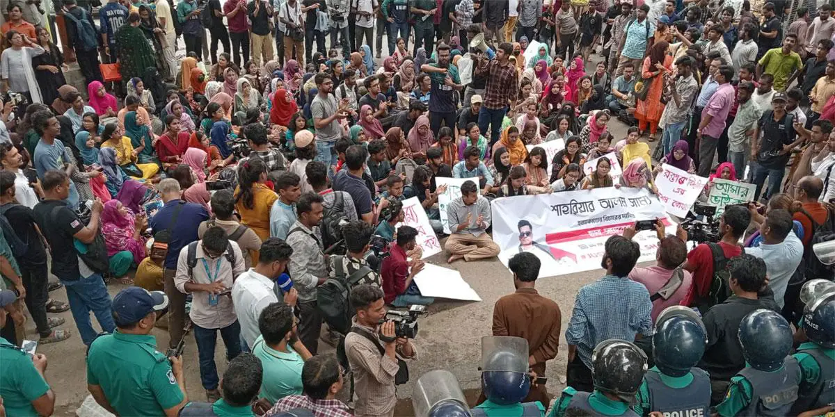 সাম্য হত্যার বিচারের দাবিতে শাহবাগ থানা ঘেরাও