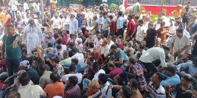 ইশরাককে ডিএসসিসির দায়িত্ব বুঝিয়ে দেওয়ার দাবিতে নগর ভবন ব্লকেড