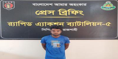 অ্যাম্বুলেন্সে গাঁজা নেওয়ার সময় গ্রেপ্তার মাদককারবারি