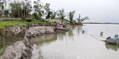 শুকনো মৌসুমেও ভাঙছে তিস্তা