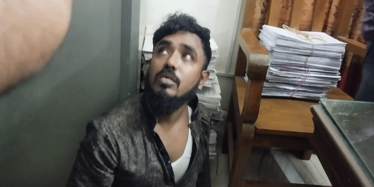 জবির মসজিদে জুতা চুরি করতে গিয়ে যুবক আটক