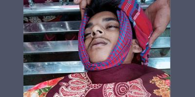 পিরোজপুরে মায়ের সামনেই বজ্রপাতে ছেলের মৃত্যু