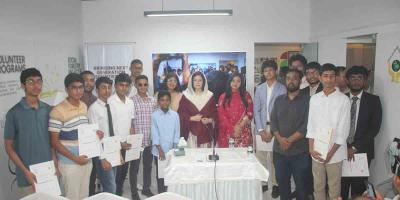 ক্ষুদে বিজ্ঞানীদের উৎসাহ দিলেন জুবাইদা রহমান