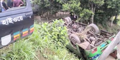 কালিহাতীতে বৈদ্যুতিক খুঁটিতে বাসের ধাক্কা, নিহত ২