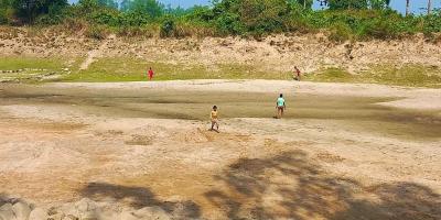 নওগাঁর পুনর্ভবা নদী এখন খেলার মাঠ