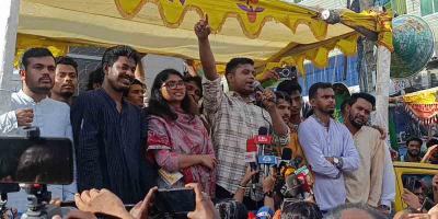 নেতারা রাস্তার টাকা আত্মসাৎ করে, ভোটাররা ভোট বিক্রি করে দেয়: হাসনাত আব্দুল্লাহ