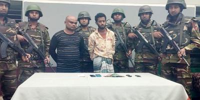 সাতকানিয়া দুই ছিনতাইকারীকে পুলিশে দিল সেনাবাহিনী