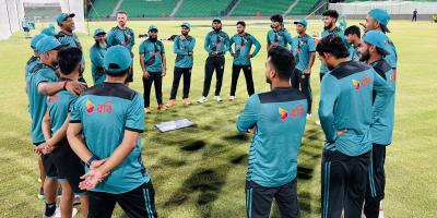 মরুর ঝড় থামবে কি লাহোরে!
