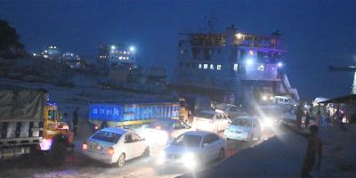 ৪ ঘণ্টা পর পাটুরিয়া-দৌলতদিয়া ফেরি চলাচল শুরু