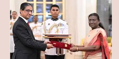 দিল্লিতে হাইকমিশনার রিয়াজ হামিদুল্লাহর পরিচয়পত্র পেশ