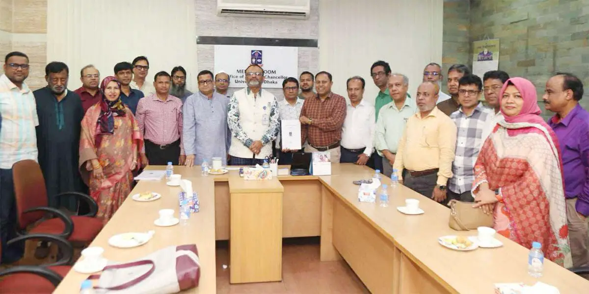 ঢাবিকে বিশেষ মর্যাদা দেওয়ার দাবি শিক্ষকদের