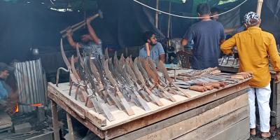 বাড়ছে কামারদের ব্যস্ততা