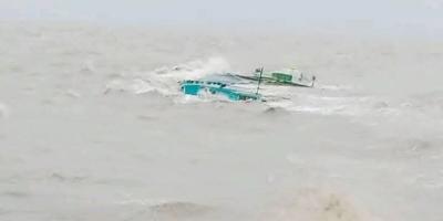 হাতিয়ায় ট্রলারডুবি: আরও ১ জনের মরদেহ উদ্ধার, নিখোঁজ ২