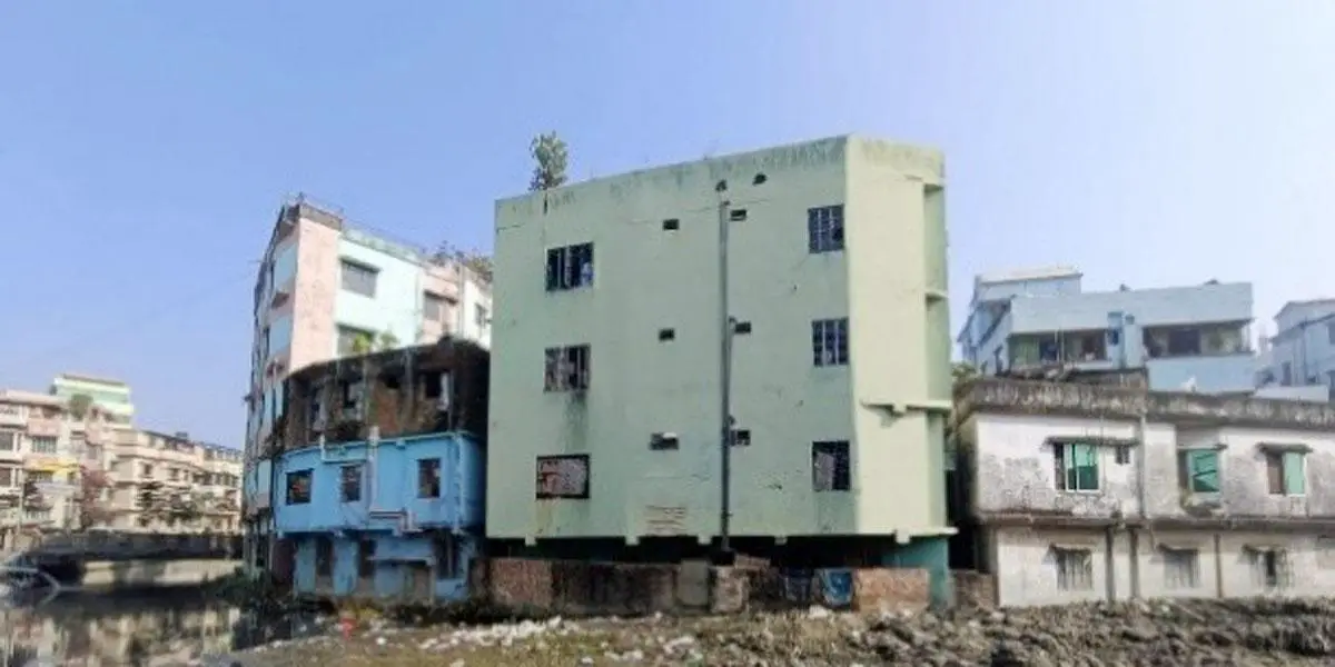 চট্টগ্রামে ভবনের নিচতলা হয়ে পড়ছে পরিত্যক্ত