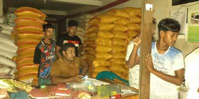 শ্যামনগরে বস্তা পাল্টে সরকারি চাল বিক্রি, জব্দ করে এতিমখানায় বিতরণ