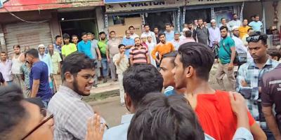 বাউফলে বৈষম্যবিরোধী ছাত্র আন্দোলনের দু-গ্রুপের হাতাহাতি