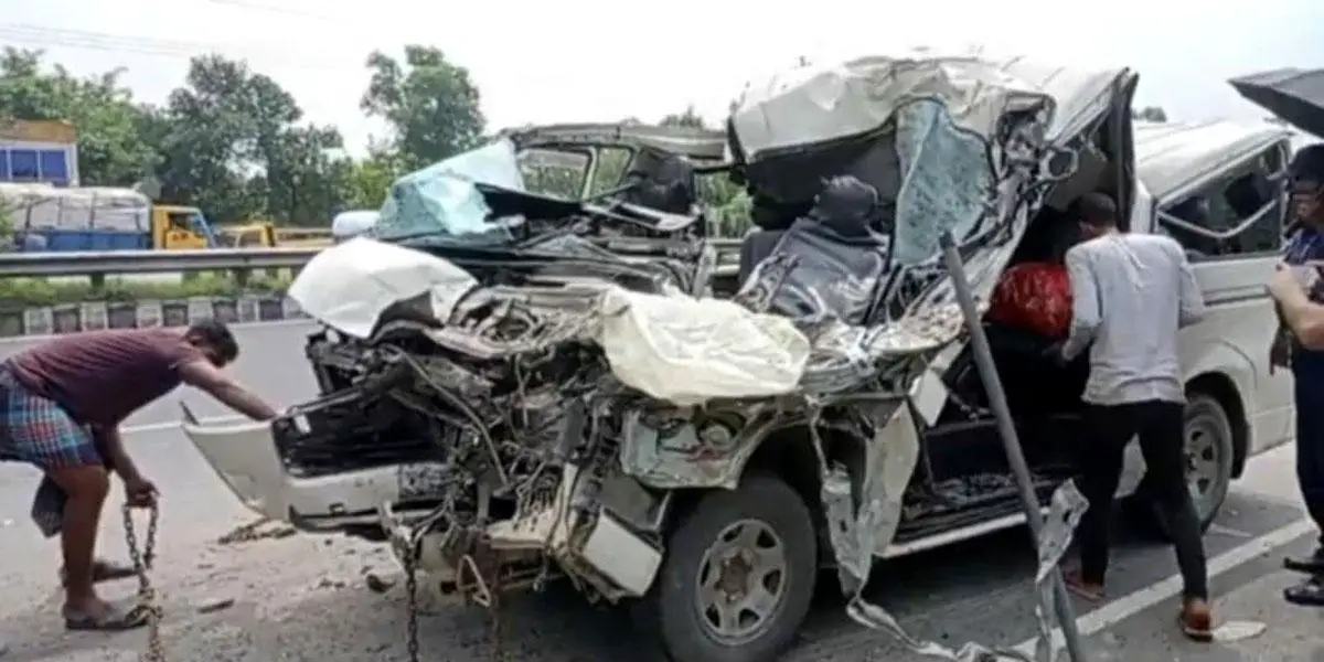 বাসাইলে সড়ক দুর্ঘটনায় বাবা ও ২ ছেলে নিহত