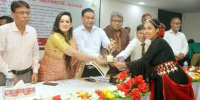 ট্র্যাব মিডিয়া আইকনিক অ্যাওয়ার্ডে সেরা নৃত্যশিল্পী মিতিন