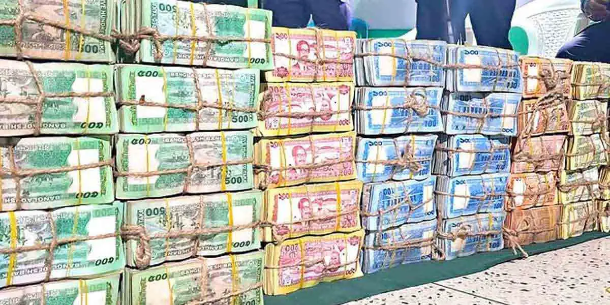 কোটিপতি কমলেও আমানত বেড়েছে