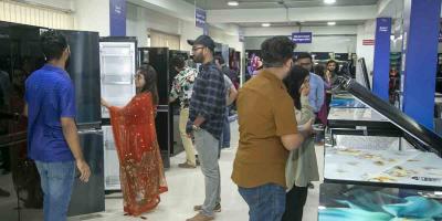 ঈদ উৎসবে জমজমাট ওয়ালটনের ফ্রিজ বিক্রি