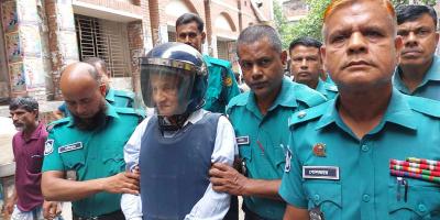 অস্ত্র মামলায় গ্রেপ্তার কামাল মজুমদার