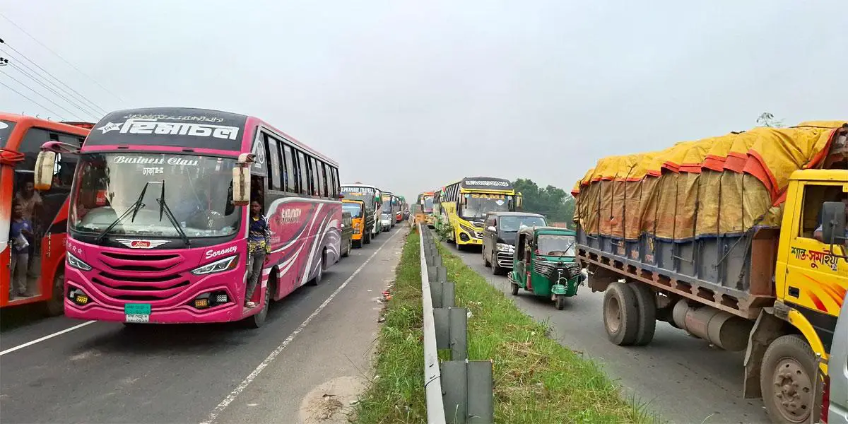 যমুনা সেতু মহাসড়কে ২৩ কিলোমিটার জুড়ে যানবাহনের ধীরগতি